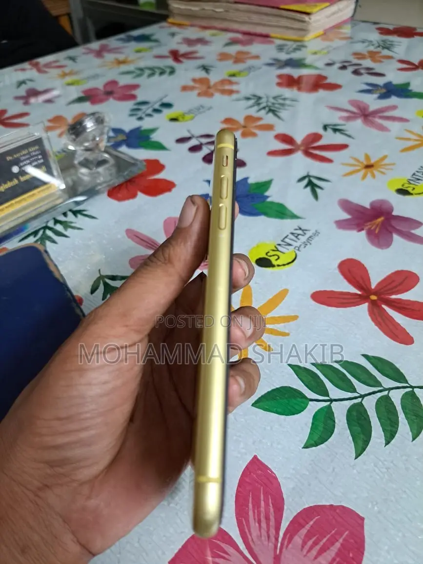 Apple iPhone 11 64 GB Yellow