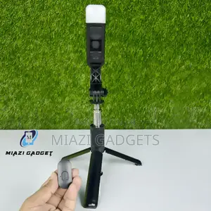Q07 Bluetooth Selfie Stick With Light And Remote Control