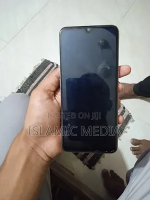 Photo - Oppo F17 128 GB Red