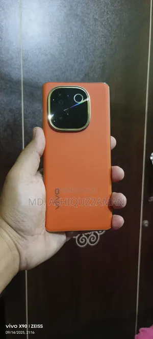 Photo - Vivo iQOO 128 GB Orange