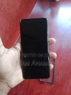 Photo - New Samsung Galaxy S20 128 GB Gray