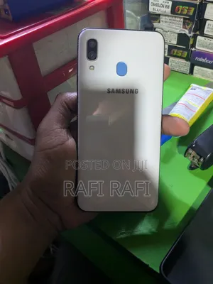 Samsung Galaxy A30 64 GB White