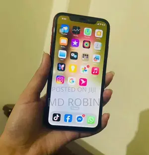 Photo - Apple XR 128 GB Red