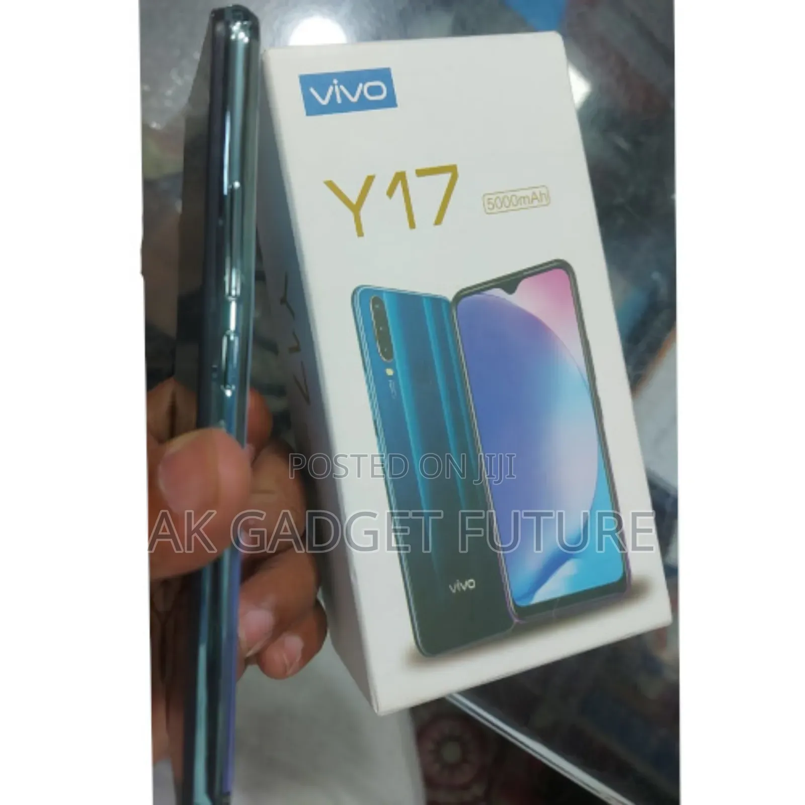 New Vivo Y17 128 GB Silver
