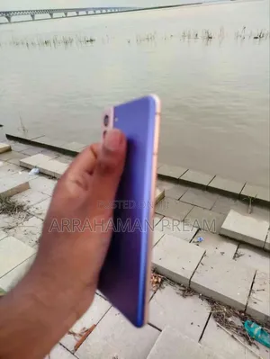 Photo - Samsung Galaxy S21 5G 128 GB Gray