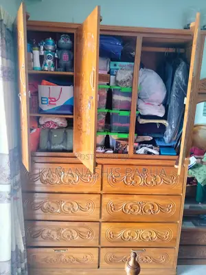 Photo - Almirah With Wardrobe