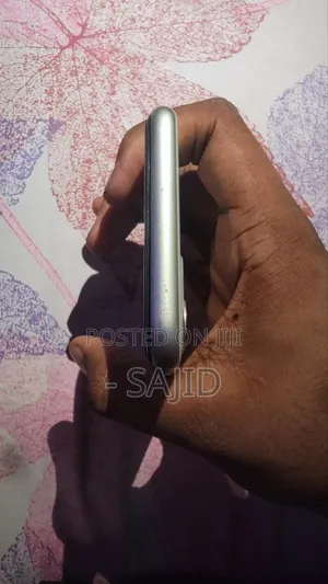 Apple iPhone 11 64 GB White