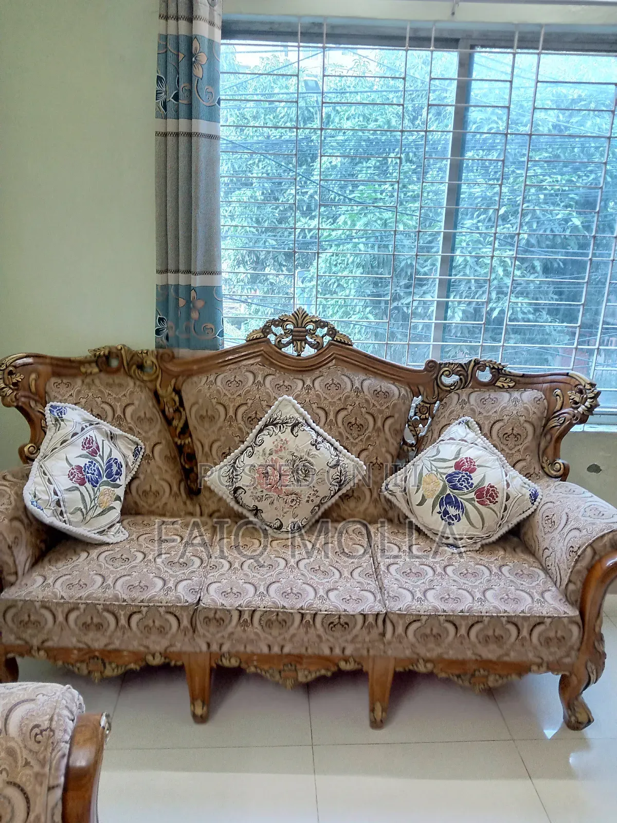 6 Seat Sofa and Tea Table