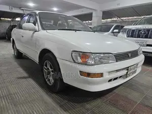 Photo - Toyota Corolla Sedan 1995 White