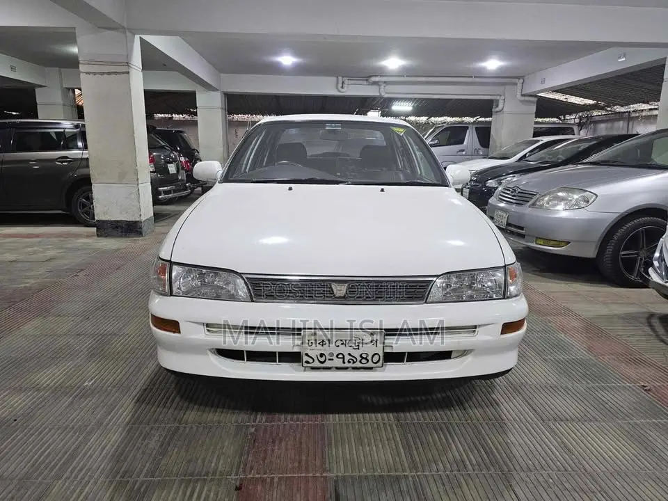 Toyota Corolla Sedan 1995 White