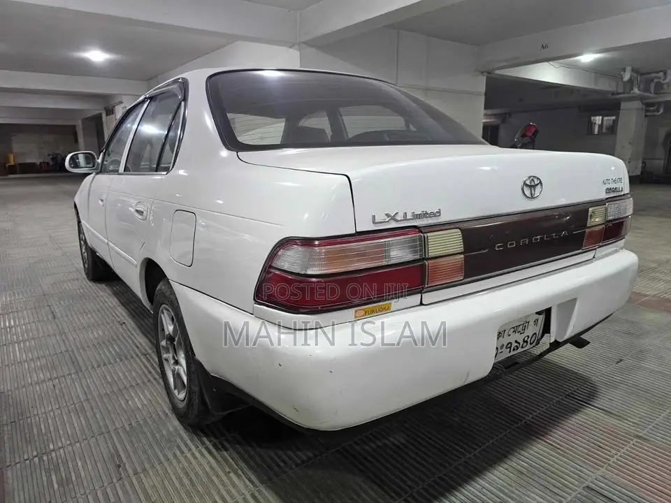 Toyota Corolla Sedan 1995 White