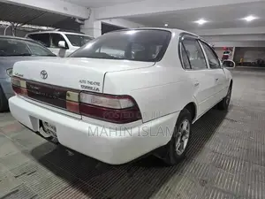 Toyota Corolla Sedan 1995 White