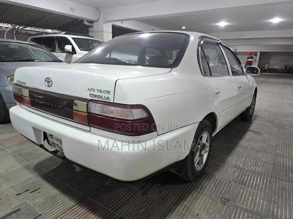 Toyota Corolla Sedan 1995 White