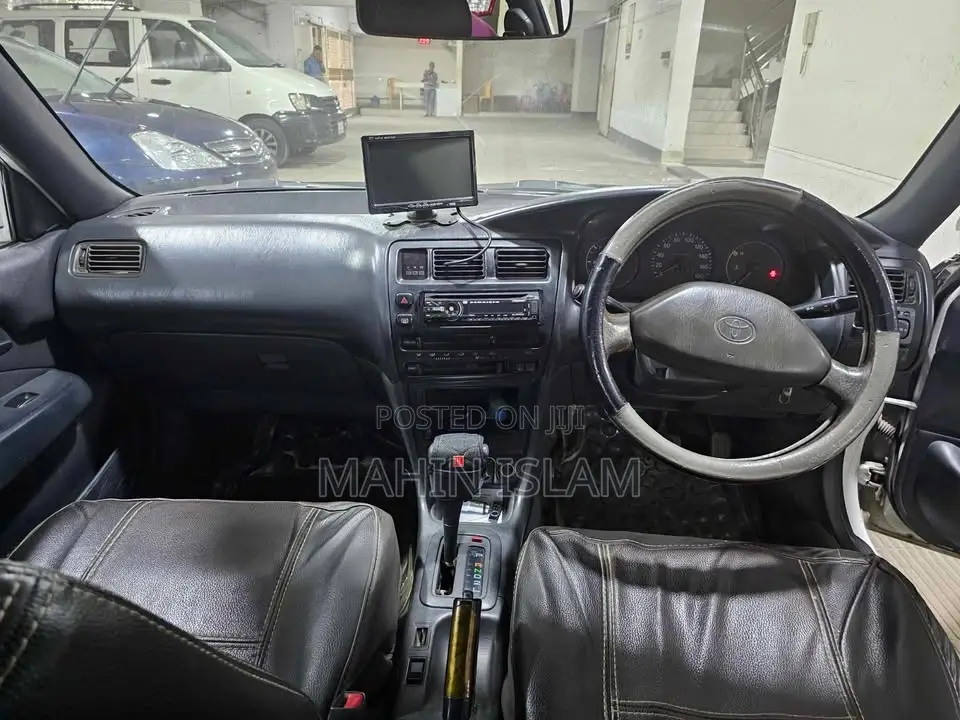 Toyota Corolla Sedan 1995 White