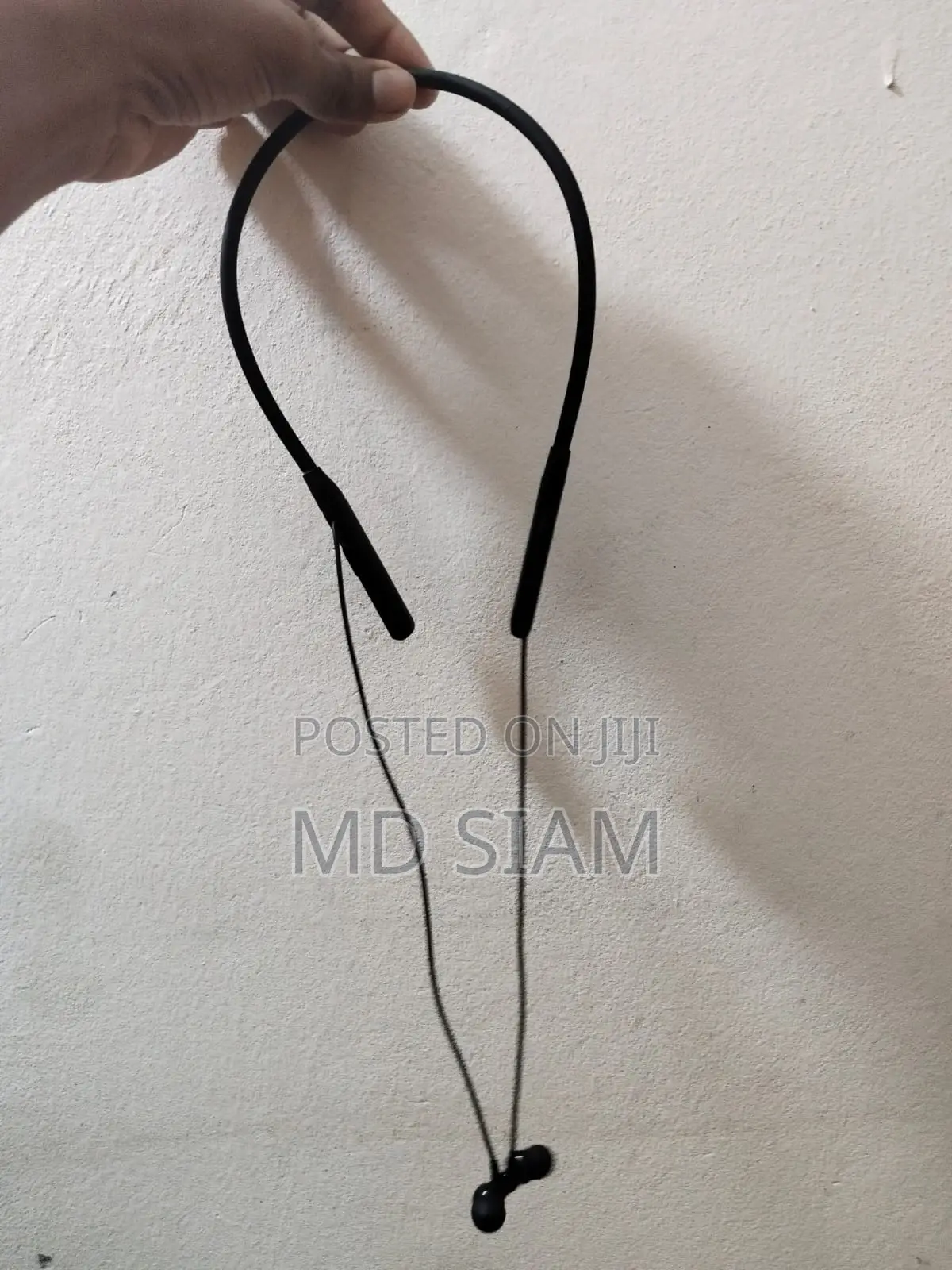 Neckband বিক্রিত হবে