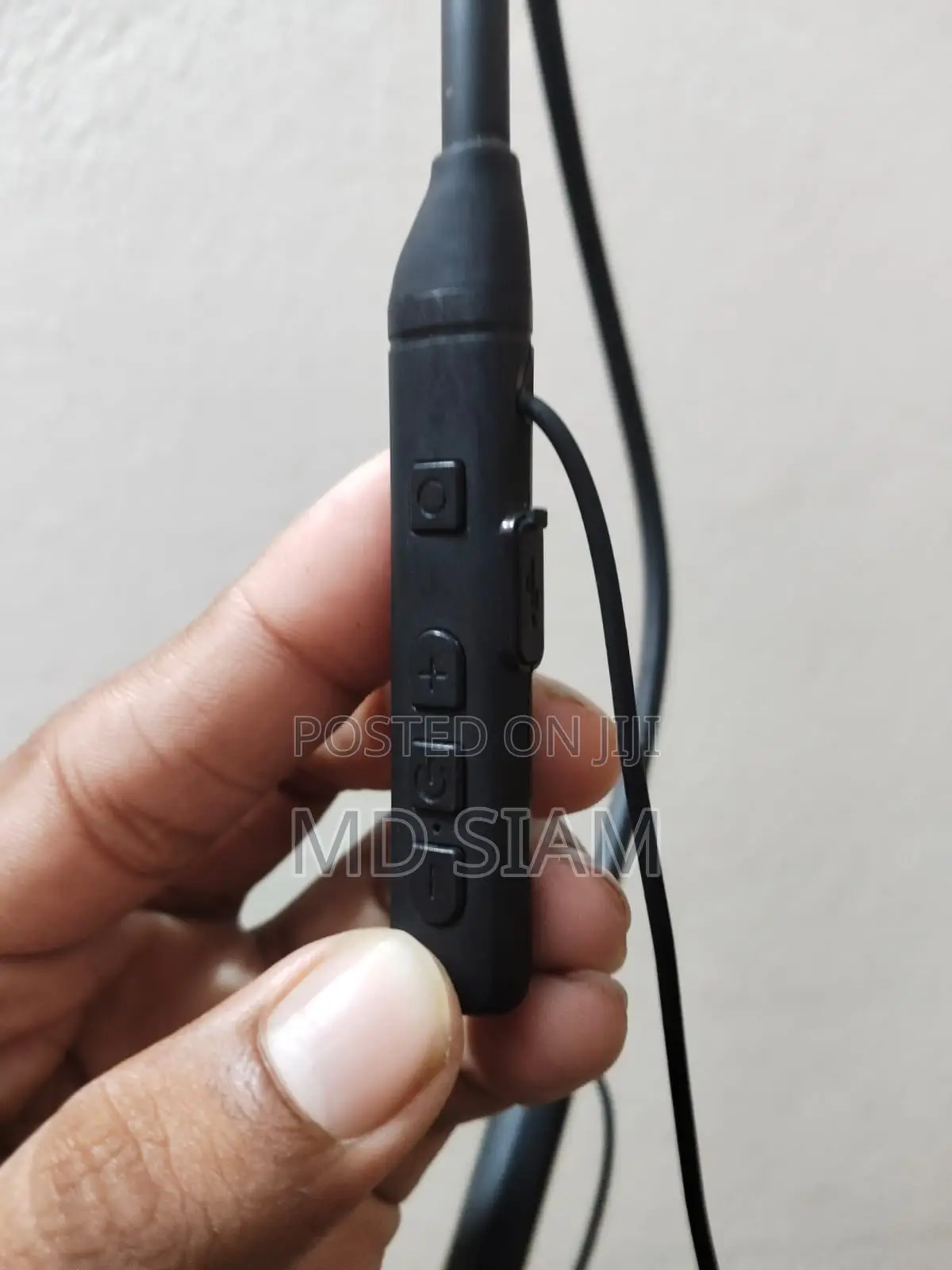 Neckband বিক্রিত হবে