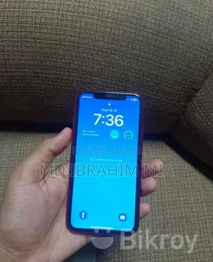 Photo - Apple XR 128 GB Red