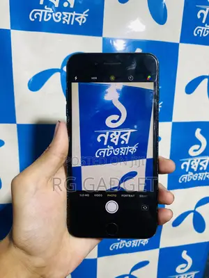 Photo - Apple iPhone 7 Plus 128 GB Black