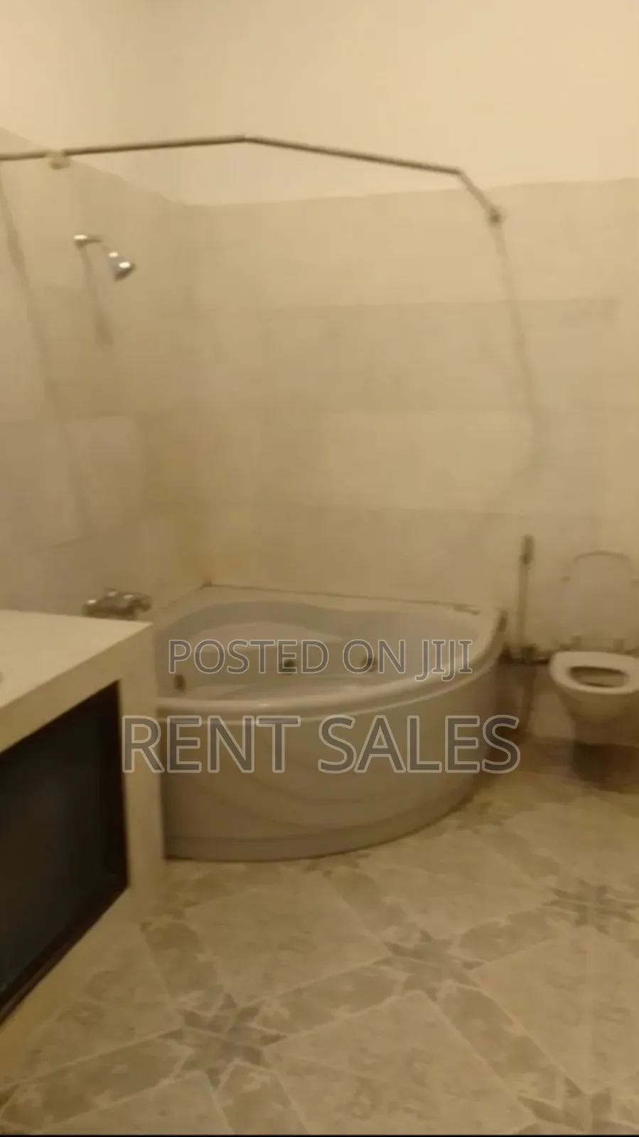 Grand Floor 2700 Sq Ft Office for Rent in Gulshan-2 Circle