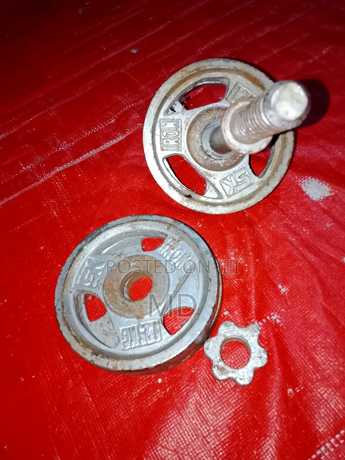 ৬ কেজির একটি ডাম্বেল প্রাইজ ১৫০০৳ একদম নতুন