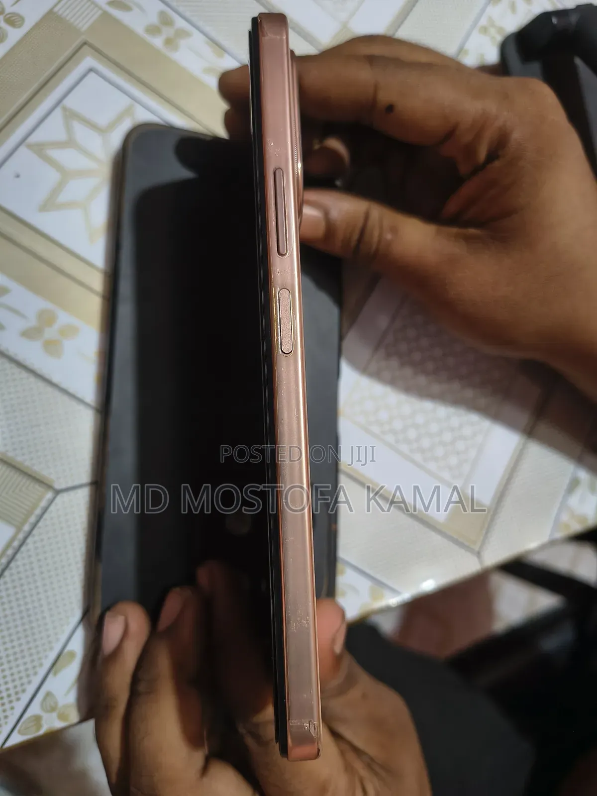 Vivo Y28 8 GB Rose Gold