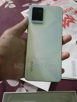 Photo - Vivo Y21 64 GB White