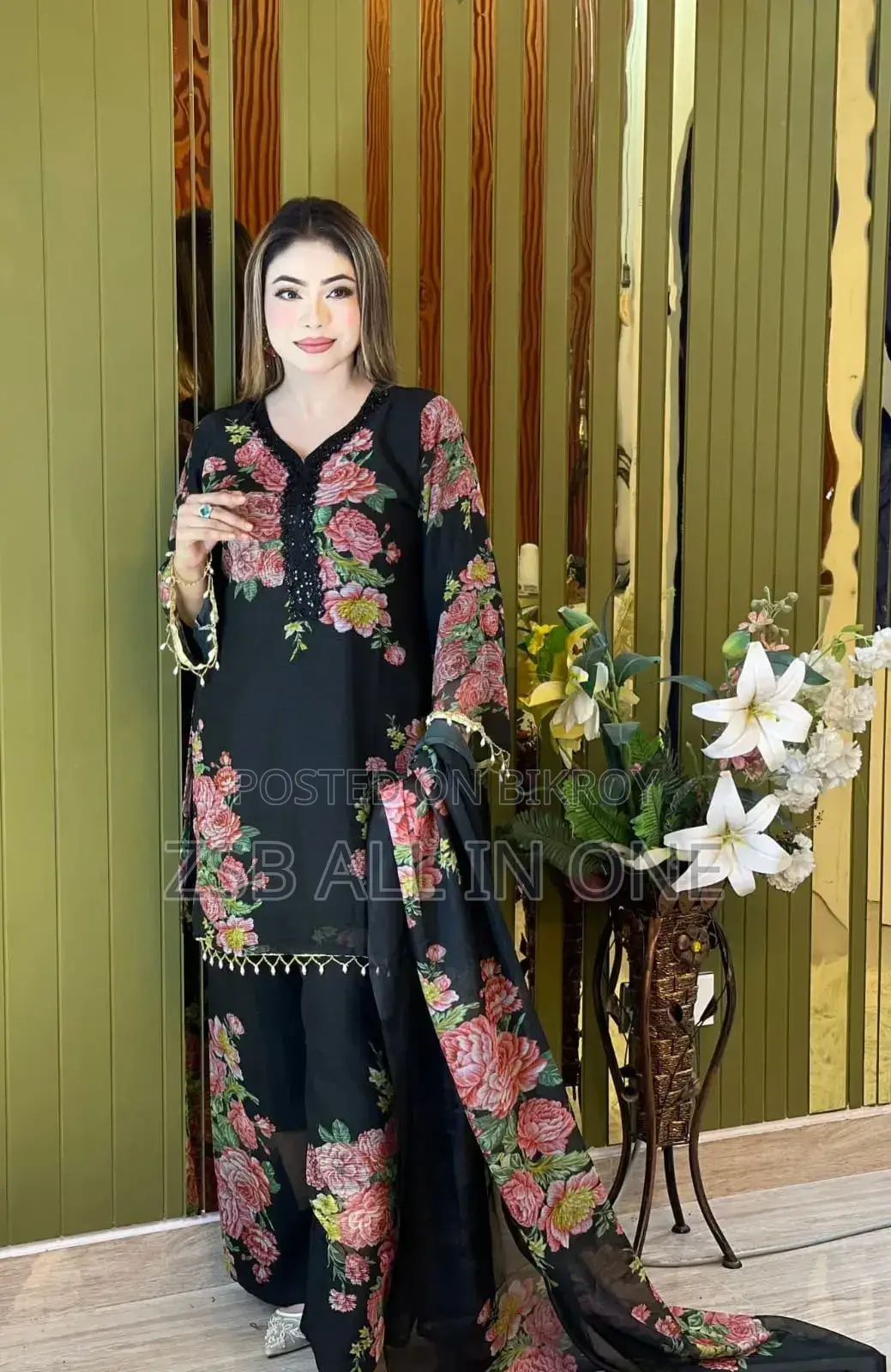 White Gold Georgette Three Piece New Update