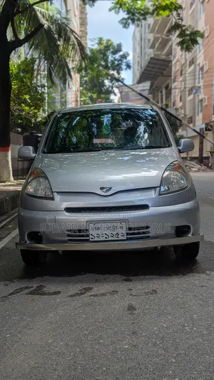 Photo - Toyota Fun Cargo 2001 Silver