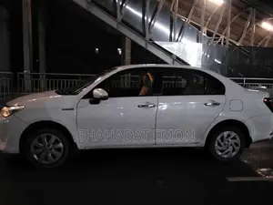 Toyota Axio 1.5 Hybrid 2WD 2015 White