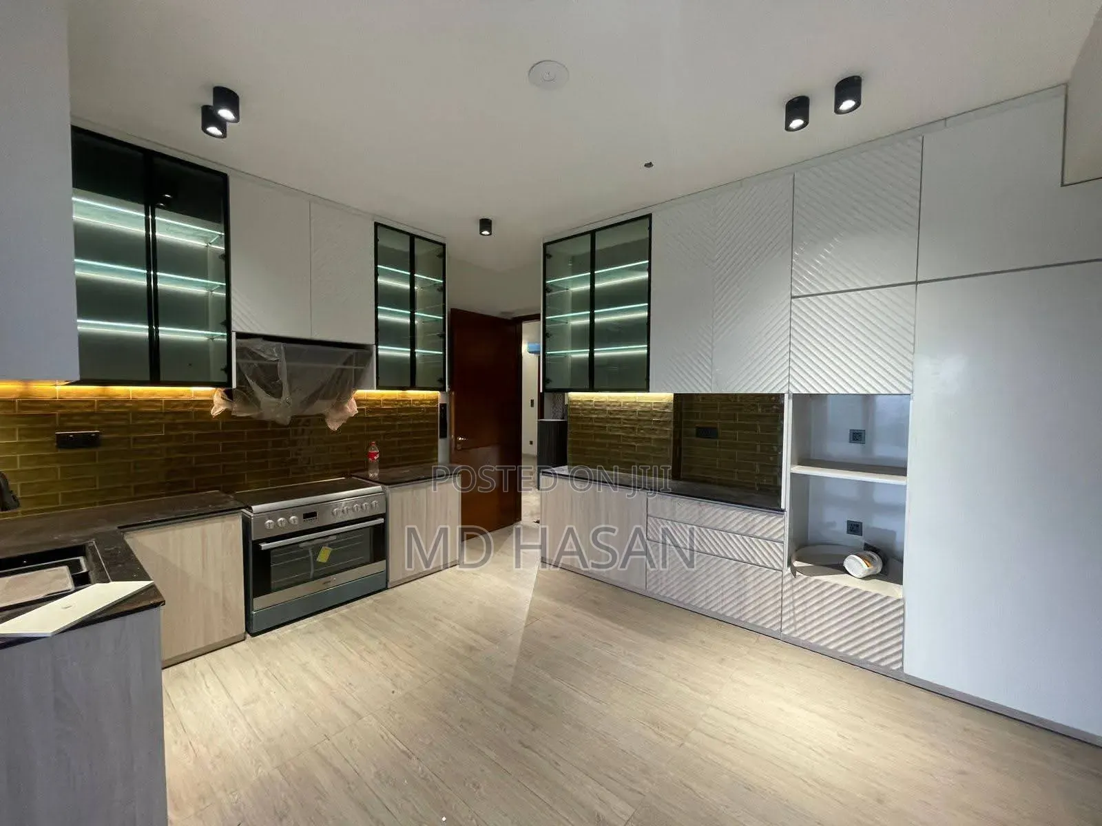 4bdrm Apartment in Semi Furnished for Rent