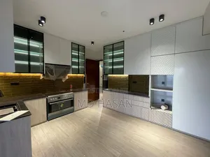 4bdrm Apartment in Semi Furnished for Rent