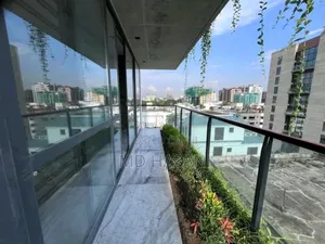 4bdrm Apartment in Semi Furnished for Rent