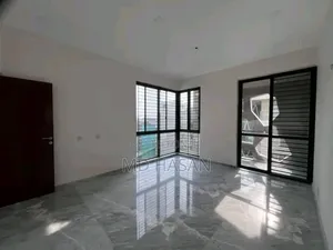 4bdrm Apartment in Semi Furnished for Rent