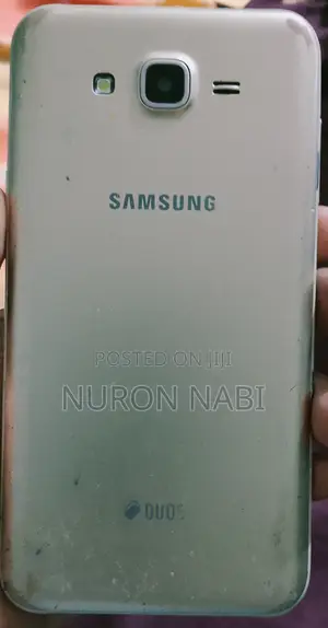 Photo - Samsung Galaxy J7 16 GB Gold