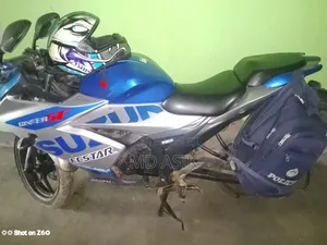 Photo - Suzuki SFV650 2021 Blue