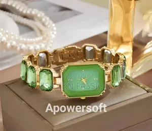 পাথরের চমৎকার ঘড়ি উন্নত মানের