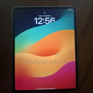 Photo - Apple iPad Air (2022) 128 GB Blue