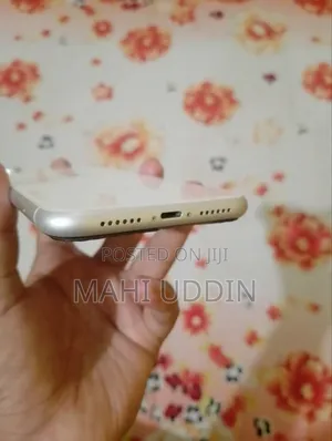 Apple iPhone XR 64 GB White