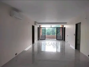 4bdrm Apartment in Semi Furnished Flat for Rent