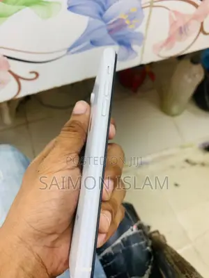 Apple iPhone XR 64 GB White