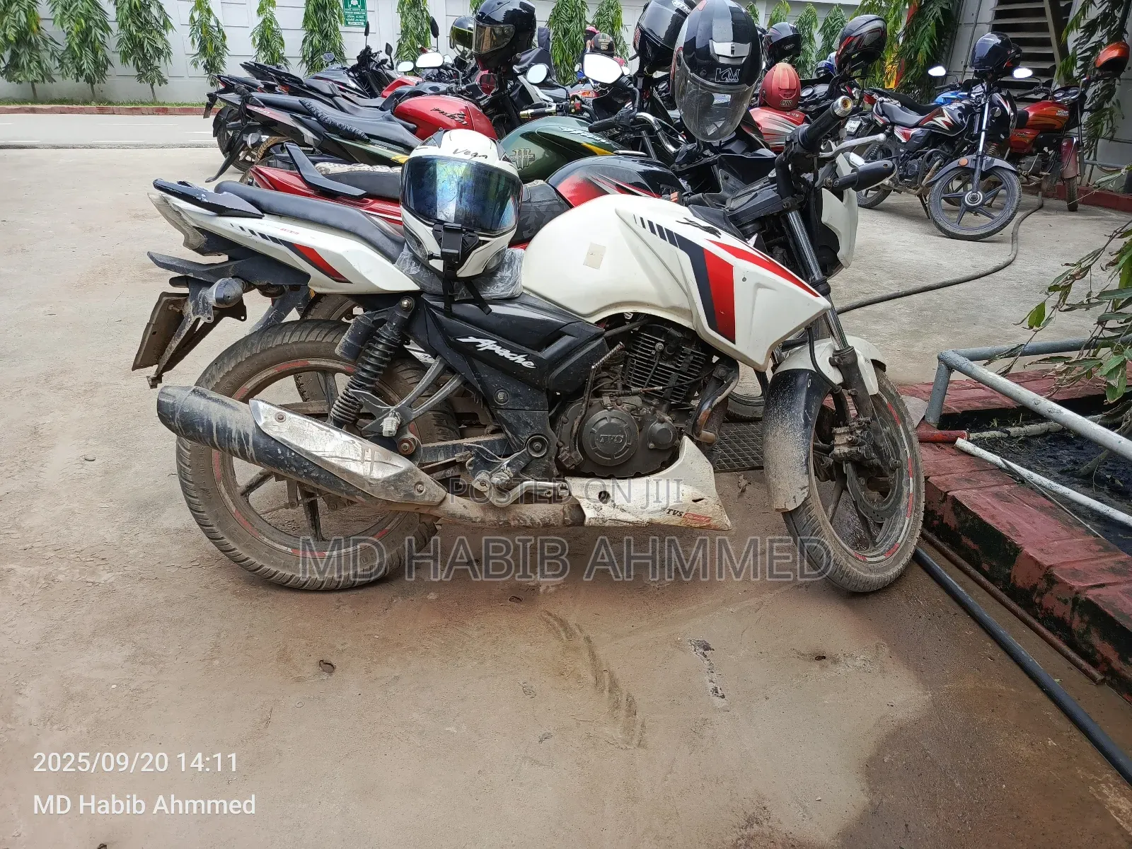 TVS Apache 180 RTR 2013 White