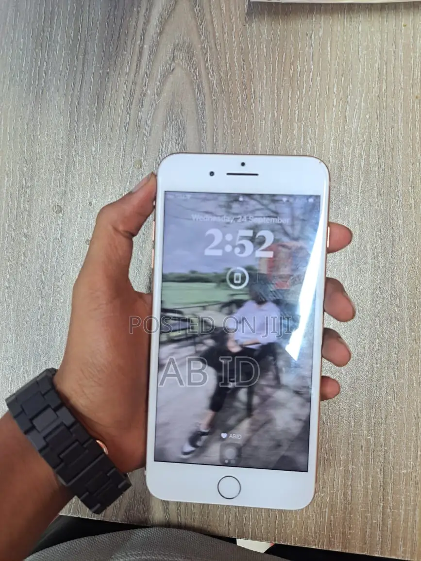 Apple iPhone 8 Plus 64 GB Gold