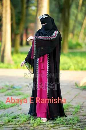 Photo - Abaya E Ramisha