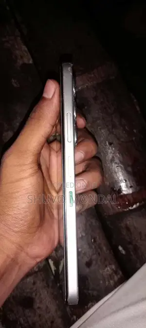 Photo - Infinix Hot 60i 128 GB Silver