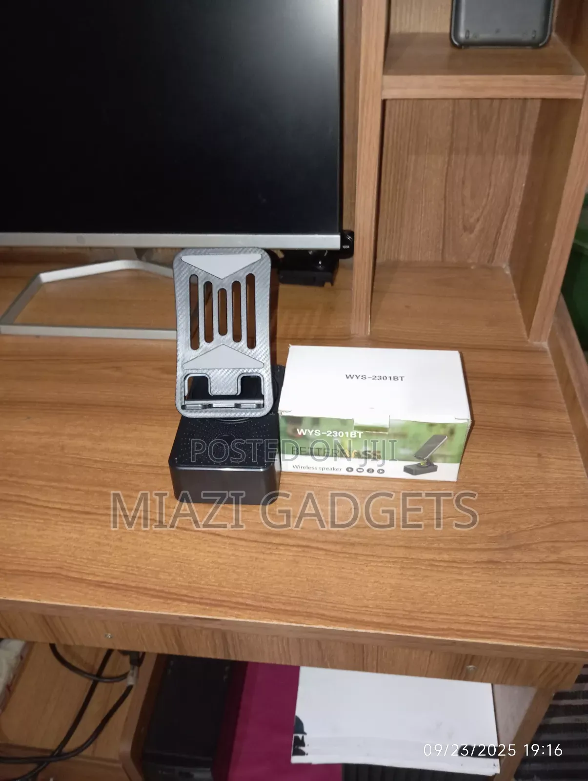 3 In 1 Bluetooth Speaker Phone Stand With Power Bank