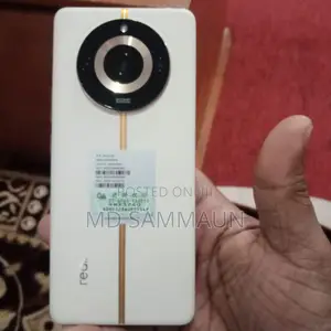 Photo - Realme 11 Pro+ 256 GB Gold