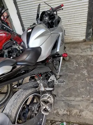 Suzuki GSXF 2023 Silver