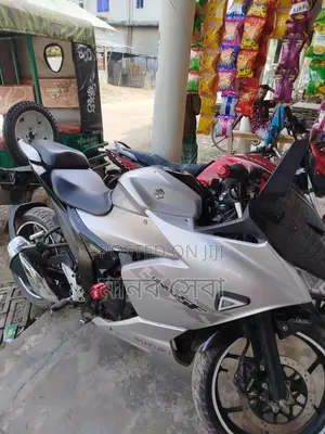 Suzuki GSXF 2023 Silver