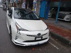 Photo - Toyota Prius 2018 Pearl