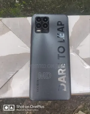 Photo - Realme 8 Pro 128 GB Black